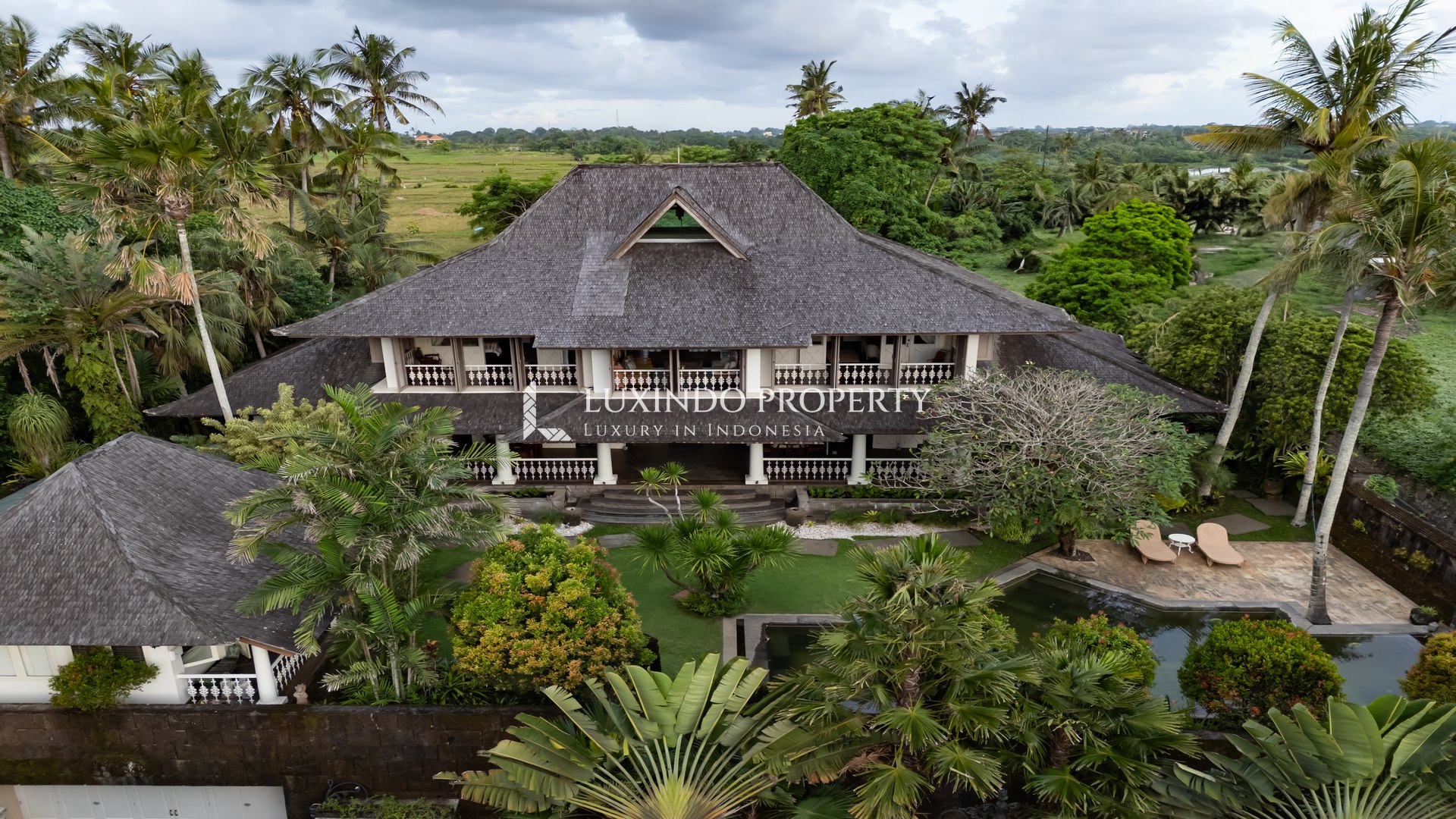KEDIRI - EXCEPTIONAL COLONIAL RESIDENCE STEPS FROM THE BEACH (FHV544)